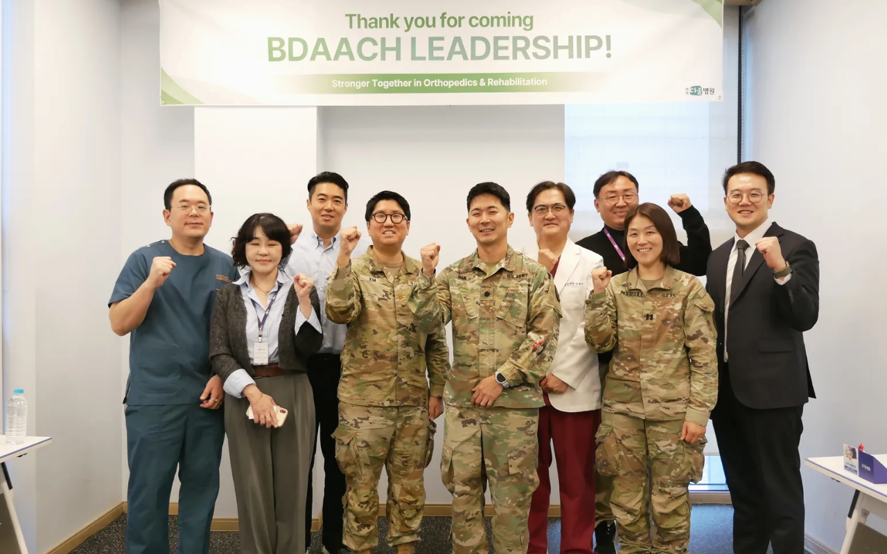 Yonsei Dawoom Hospital team with U.S. military visitors
